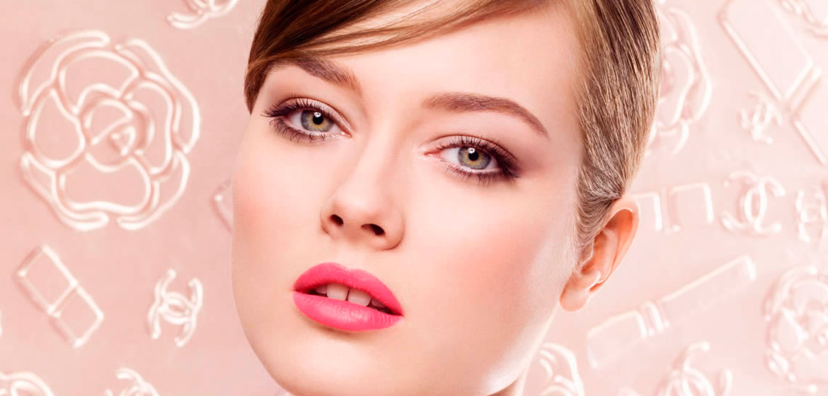 Combina el encanto del maquillaje rosa con verde para un look fresco y atrevido