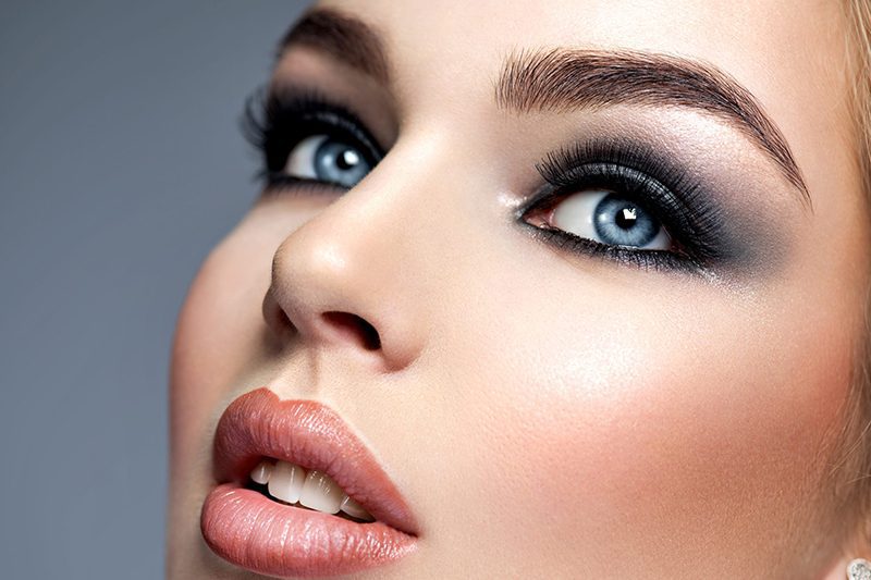 Descubre cómo lograr un maquillaje suave de noche para lucir radiante en cualquier ocasión