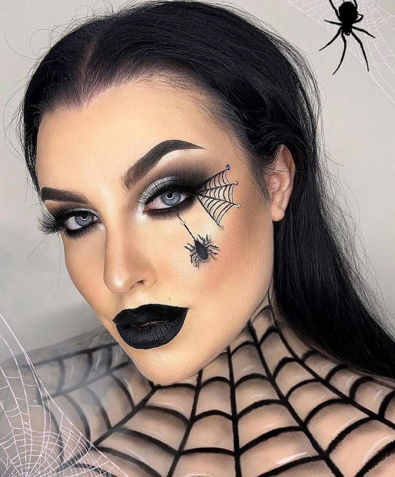 Maquillaje blanco y negro para un impactante look de Halloween