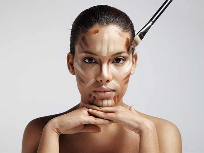 Maquillaje Correctivo: Técnica de luz y sombra para resaltar tus rasgos faciales