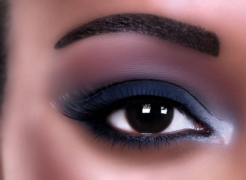 Maquillaje de color azul: ¡Descubre cómo lucir un look impactante y sofisticado!
