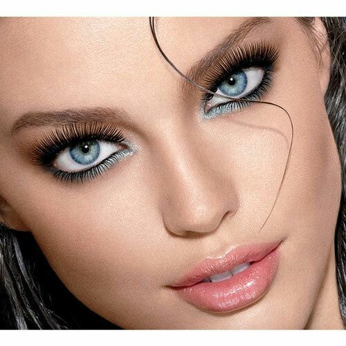 Maquillaje de ojos turquesa: tips para resaltar tu mirada