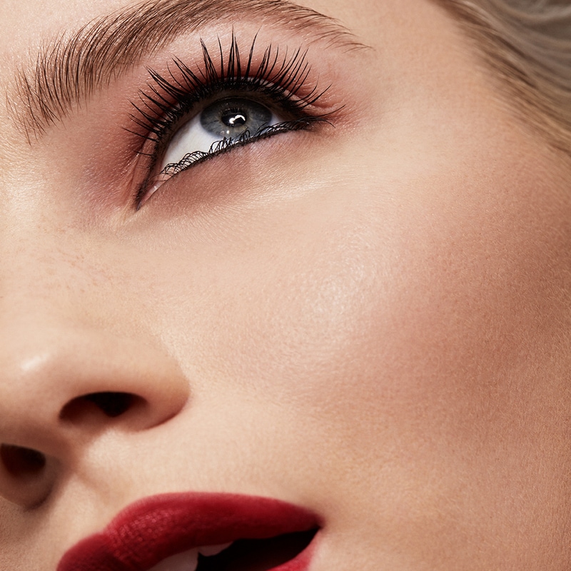 Potencia tu mirada con maquillaje rojo para ojos: ¡descubre los mejores consejos y productos!